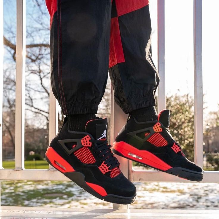 Air Jordan 4 retro red thunder